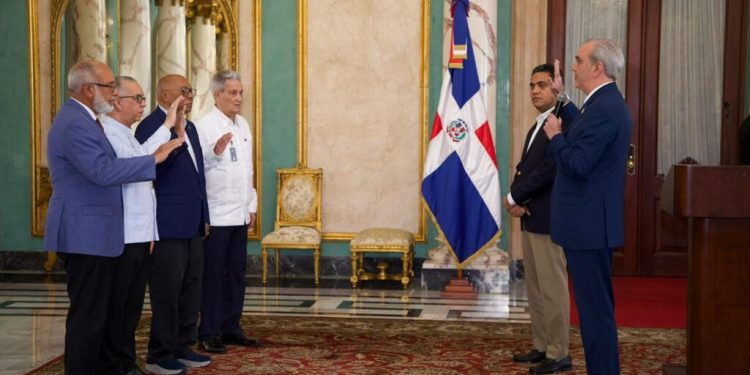 Abinader juramenta comisión de veeduría para supervisar obras deportivas financiadas con recursos recuperados de la corrupción