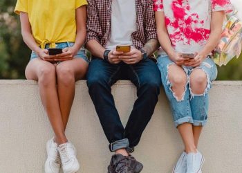 Las redes sociales dañan la salud de los adolescentes, alerta regulador sanitario francés