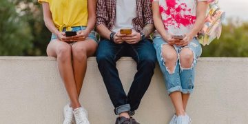 Las redes sociales dañan la salud de los adolescentes, alerta regulador sanitario francés