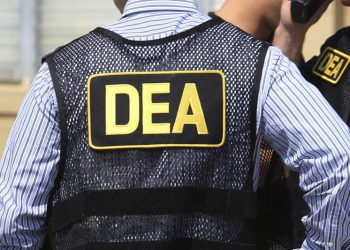 Arrestan a supervisor de la DEA tras cierre de oficina en República Dominicana