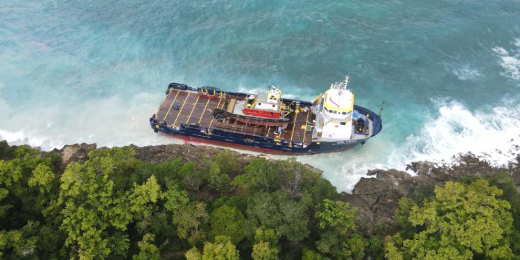 Armada investiga varadura del buque "ENE VISION" en la costa norte de República Dominicana