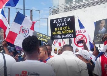 Durante marcha, Antigua Orden pide salida de haitianos del territorio dominicano