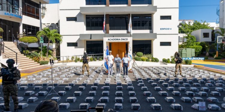 Apresan a seis en lancha con cargamento de más de dos toneladas de drogas
