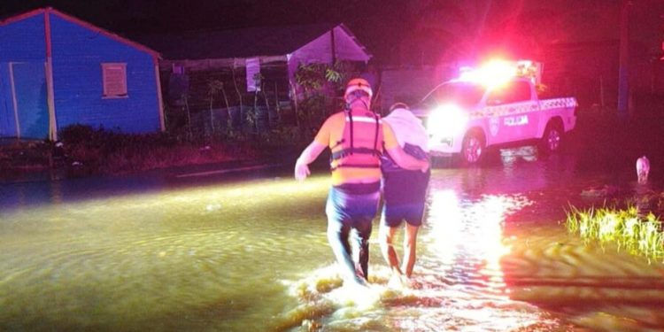 Lluvias dejan 78 casas afectadas y familias evacuadas en María Trinidad Sánchez