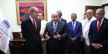 García Fermín entrega el MESCyT a Rafael Santos Badía