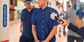 Prisión para hombre que apuñaló a expareja embarazada en Santiago