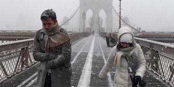 Suben a 14 muertes por frío en NY pese a medidas emergencia