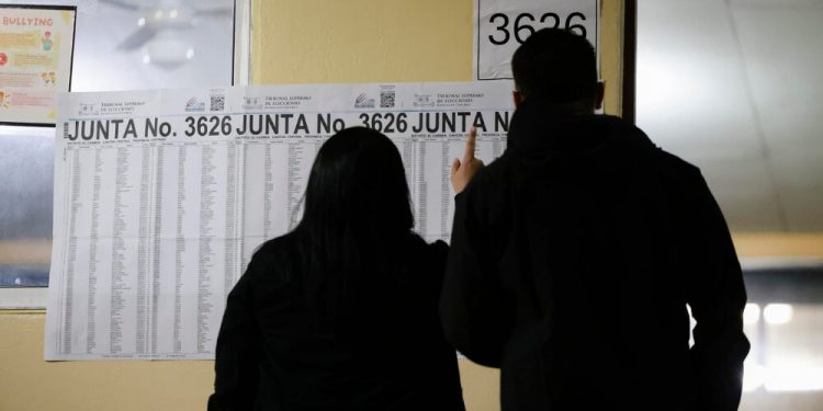 Costa Rica vota para elegir presidente tras campaña marcada por el tema de inseguridad