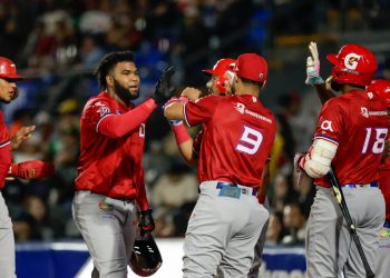 República Dominicana debuta con victoria 5-4 sobre México Rojo en la Serie del Caribe 2026