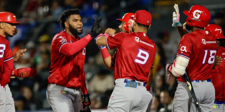 República Dominicana debuta con victoria 5-4 sobre México Rojo en la Serie del Caribe 2026