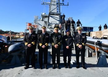 Ministro de Defensa visita base naval portuguesa y recorre patrullero de altura Clase “Tejo”