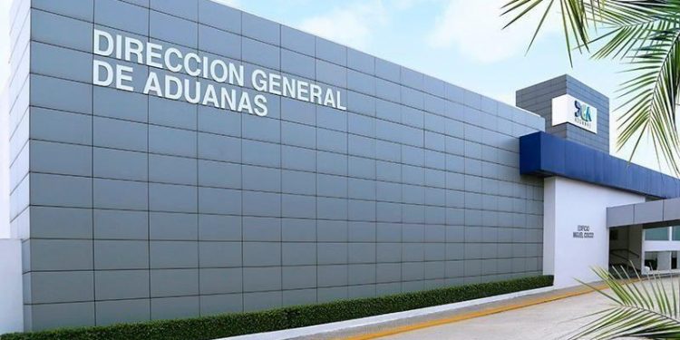 Abinader anuncia Aduanas implementará pagos de impuestos con tarjetas de crédito