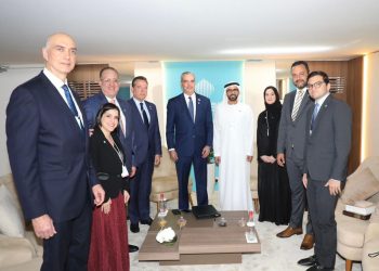 Presidente Abinader promueve uso de hub logístico dominicano para dinamizar exportaciones agrícolas de Paraguay, amplía relaciones económicas con Ecuador y fortalece cooperación tecnológica con Emiratos Árabes Unidos