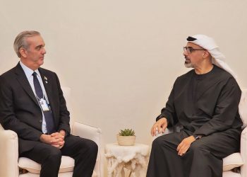 Presidente Abinader sostiene audiencia con el príncipe heredero de Abu Dhabi y concluye agenda en Emiratos Árabes Unidos