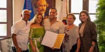 Ayuntamiento del DN declara Munícipe Distinguido al merenguero típico El Blachy