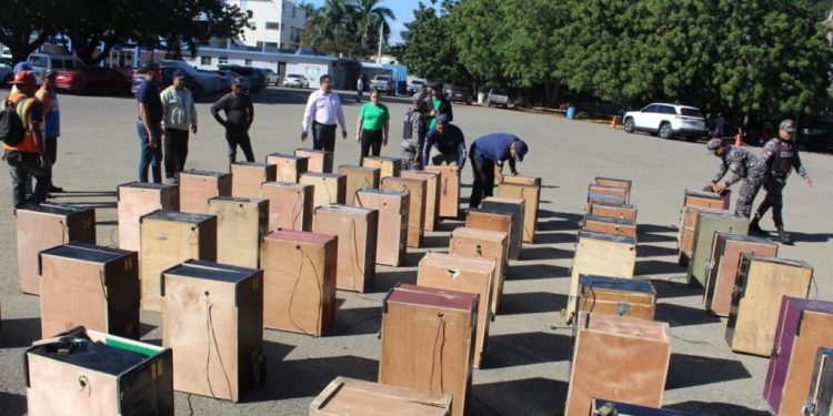 Fiscalía de Santiago destruye 64 máquinas tragamonedas ilegales