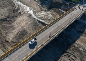 Presidente Abinader inaugura puente sobre río Viajama, el cual impactará más de 5,000 personas en municipio de Las Yayas, Azua