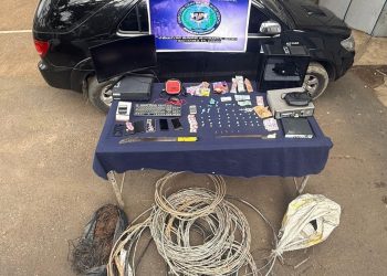 Desmantelan red de ciberdelincuencia y microtráfico en Santiago; ocupan armas, drogas y equipos tecnológicos