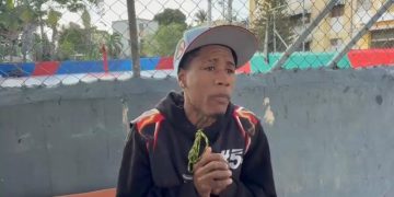 Se entrega uno de los implicados en asalto violento captado en video a plena luz del día en Santiago