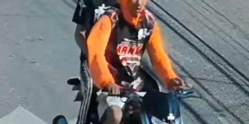 Captan asalto violento a plena luz del día contra una mujer en Santiago