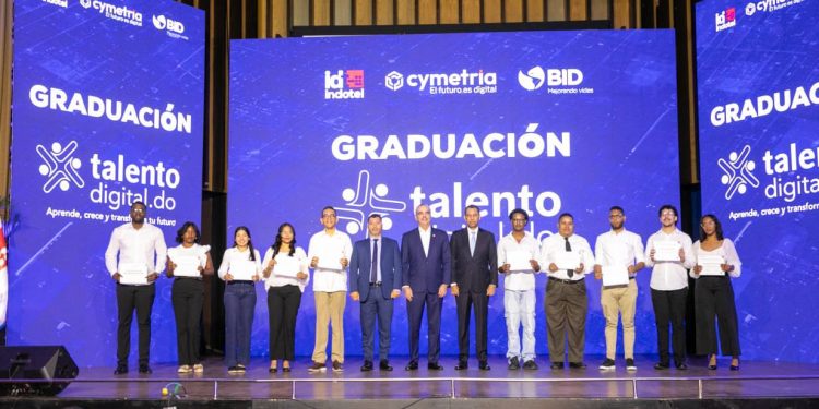 Presidente Abinader encabeza graduación de 5,000 jóvenes del programa Talento Digital, impulsando el capital humano que demanda el mercado laboral