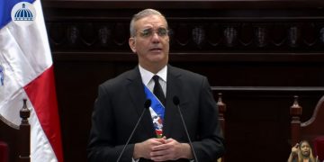 Abinader afirma pobreza general bajó a 17.3 % y casi 200 mil personas salieron de esa condición en un año