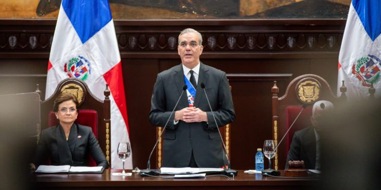 Presidente reafirma educación como eje del desarrollo y anuncia reforma para transformar el sistema educativo