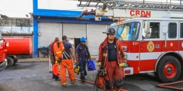 Tras más de 10 horas, bomberos sofocan en su totalidad el incendio en la tienda Garrido