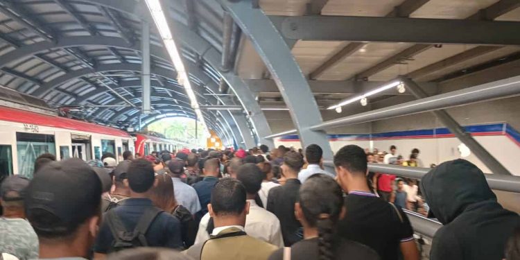 "Prefiero el metro antes que un tapón de una hora"; arranca período de pruebas de la extensión 2C