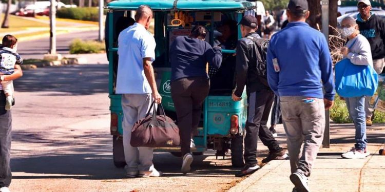 Sin petróleo, sin vuelos y con un peso en mínimos: Cuba cruje bajo la presión EE.UU.