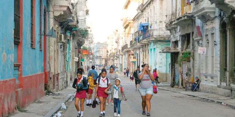 Cuba pierde el 15 % de su PIB y más del 20 % de su población en cinco años