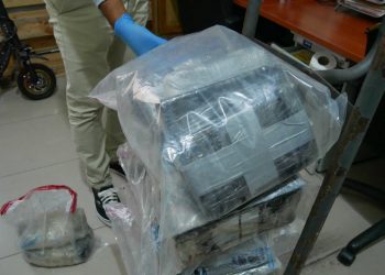 Autoridades decomisan 42 paquetes de droga en embarcación que fue abandonada en La Altagracia