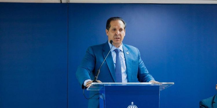 El ministro de Salud y la OPS niegan brote de VIH en el país