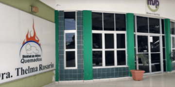 Niña de tres años es dejada abandonada con quemaduras en un hospital de Santiago