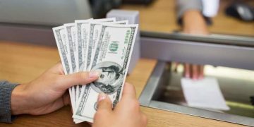 Remesas crecen en RD, pero el dólar débil y el desempleo en EE. UU. asoman riesgos