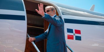 Abinader viaja este lunes a París, Francia; se reunirá con Emmanuel Macron