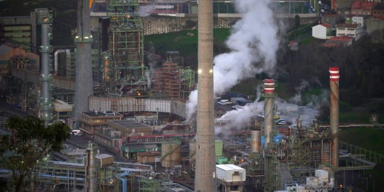 EEUU e Israel atacan instalaciones nucleares en Irán