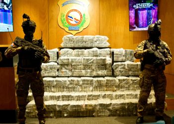 Incautan 564 paquetes de presunta cocaína y arrestan a cinco hombres en Barahona