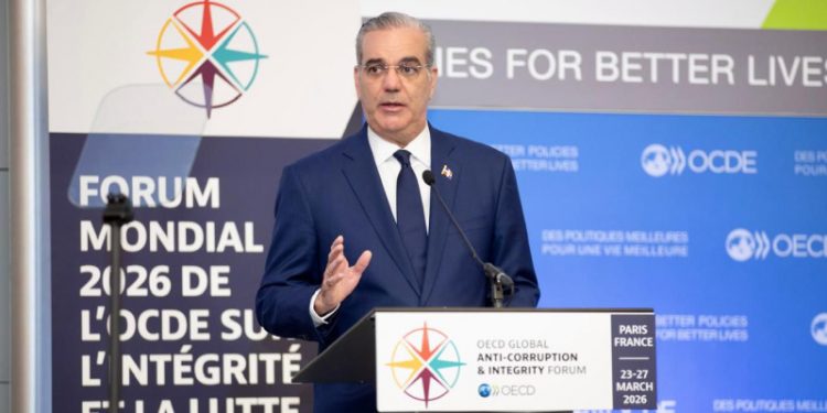 Abinader se reunirá con empresarios para hablar sobre crisis internacional