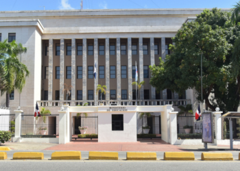 Minerd investiga caso de preescolar donde mujer presuntamente maltrató a una niña