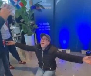 Dominicana en NY celebra con euforia la compra de su hogar en la Feria Inmobiliaria Banreservas