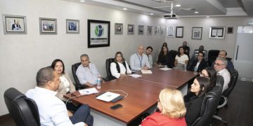 Pro Consumidor se reúne con representantes de supermercados para garantizar etiquetado y registro sanitario de productos