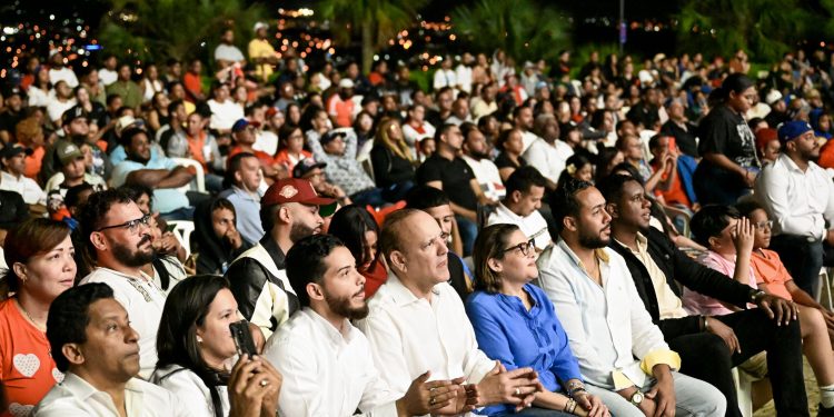 Alcaldía de Santiago proyectó en el Monumento juegos de RD en el Clásico Mundial de Béisbol 2026