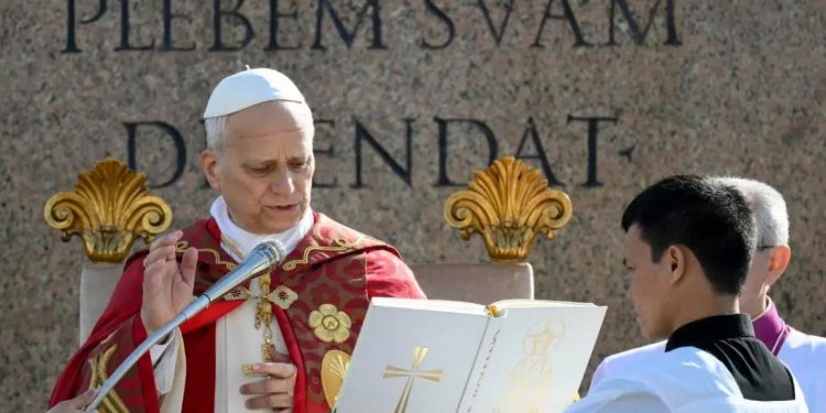 Papa León XIV condena la guerra en Domingo de Ramos