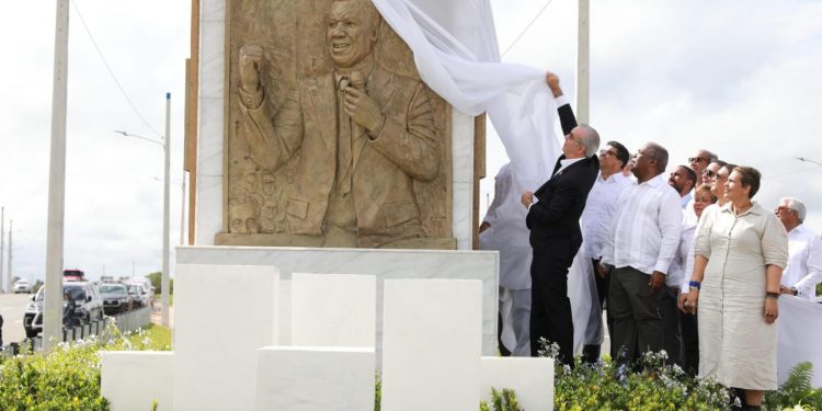 Avenida Ecológica en SDE ahora se llamará José Francisco Peña Gómez