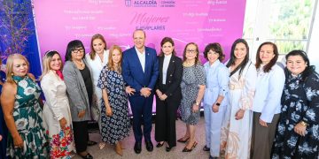 Ayuntamiento de Santiago reconoce a 25 Mujeres Ejemplares, encabezadas por la vicepresidenta Raquel Peña