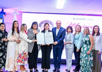 Ayuntamiento de Santiago reconoce a 25 Mujeres Ejemplares, encabezadas por la vicepresidenta Raquel Peña