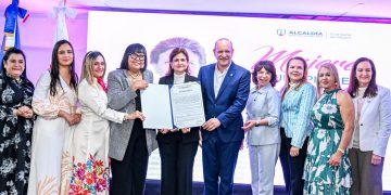 Ayuntamiento de Santiago reconoce a 25 Mujeres Ejemplares, encabezadas por la vicepresidenta Raquel Peña