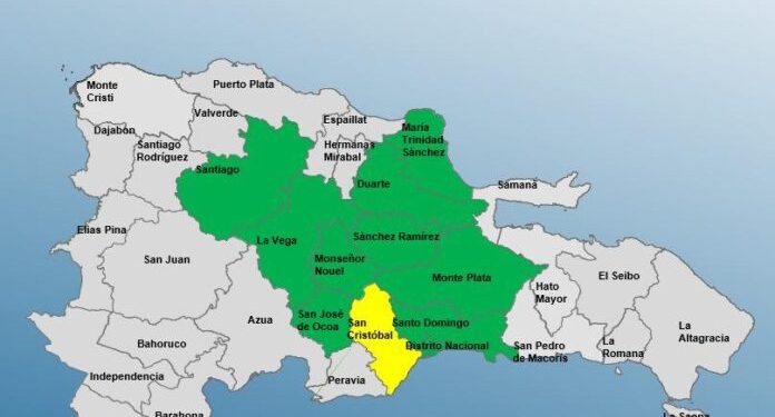 COE mantiene 11 provincias bajo alerta por incidencia de vaguada en el país