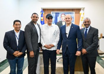 Ayuntamiento de Santiago declara a Fernando Villalona como Hijo Adoptivo de la ciudad